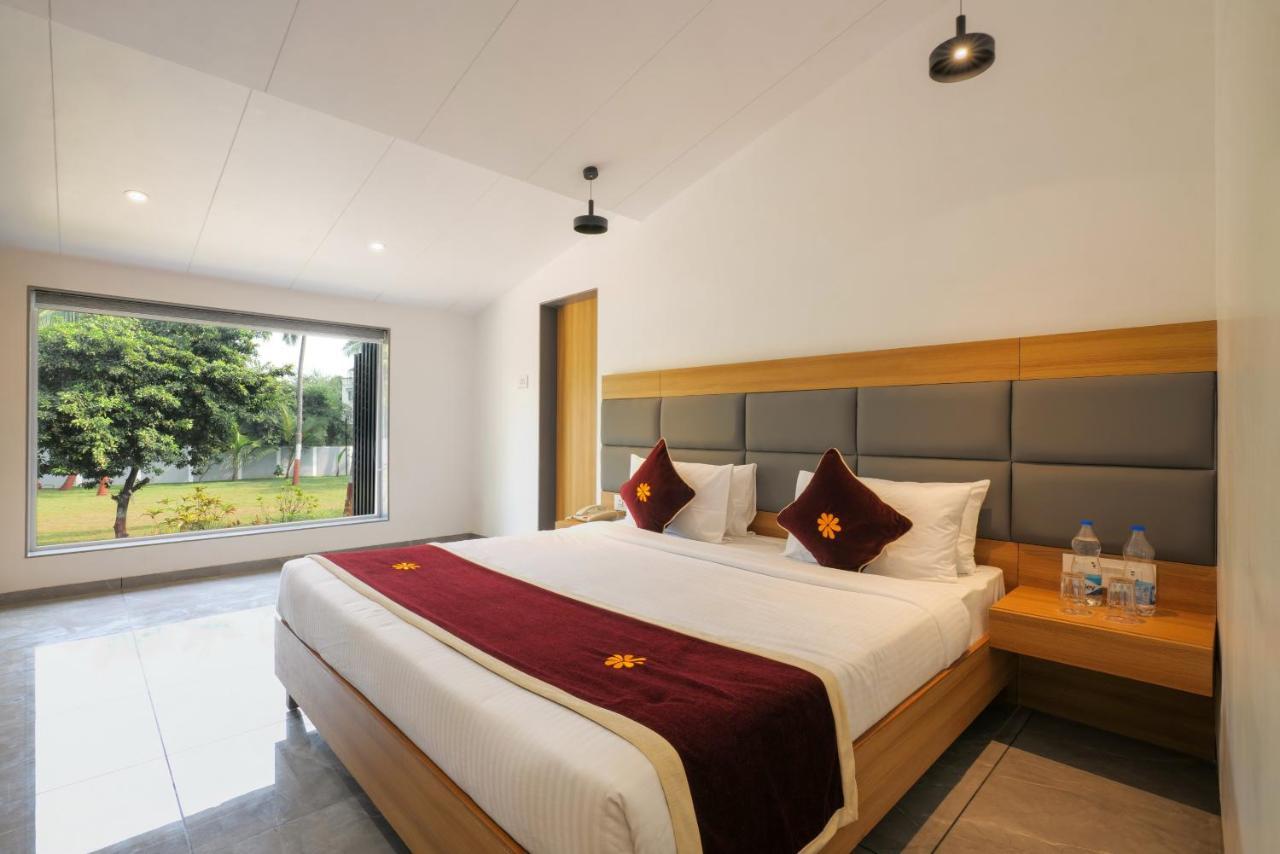 Gold Beach Villa Daman Exterior foto