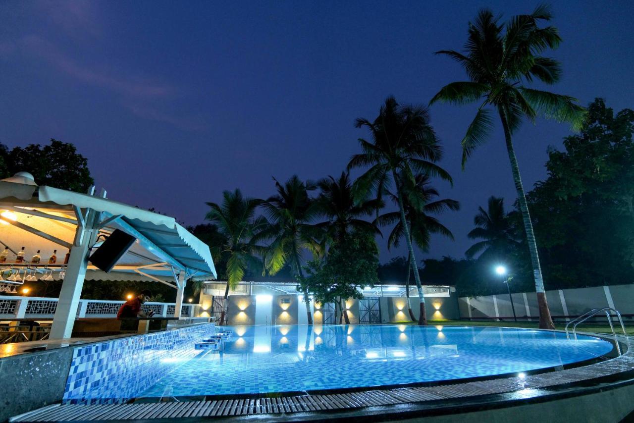 Gold Beach Villa Daman Exterior foto