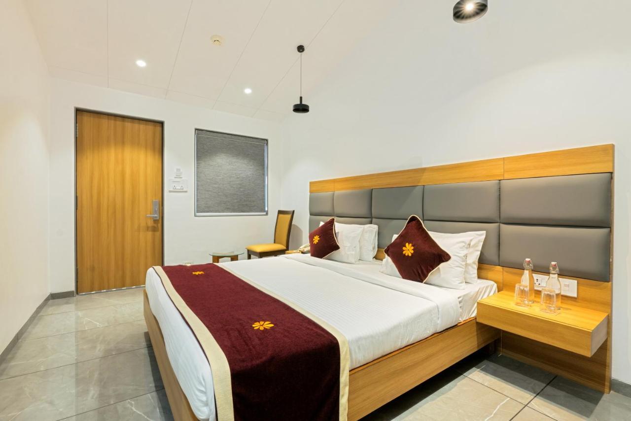 Gold Beach Villa Daman Exterior foto